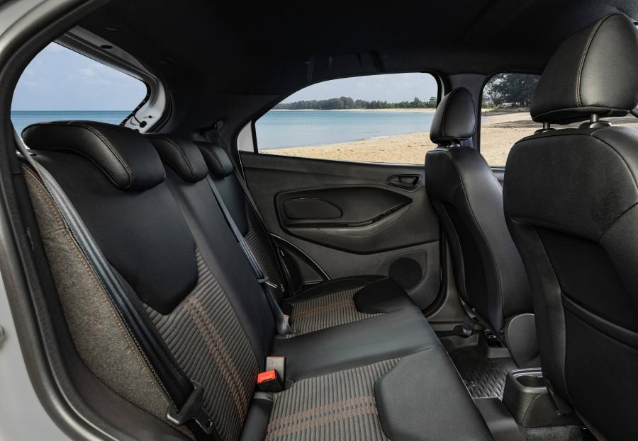 Интерьер Ford Ka FreeStyle 2018 года  (LA) (фото 20 из 32)